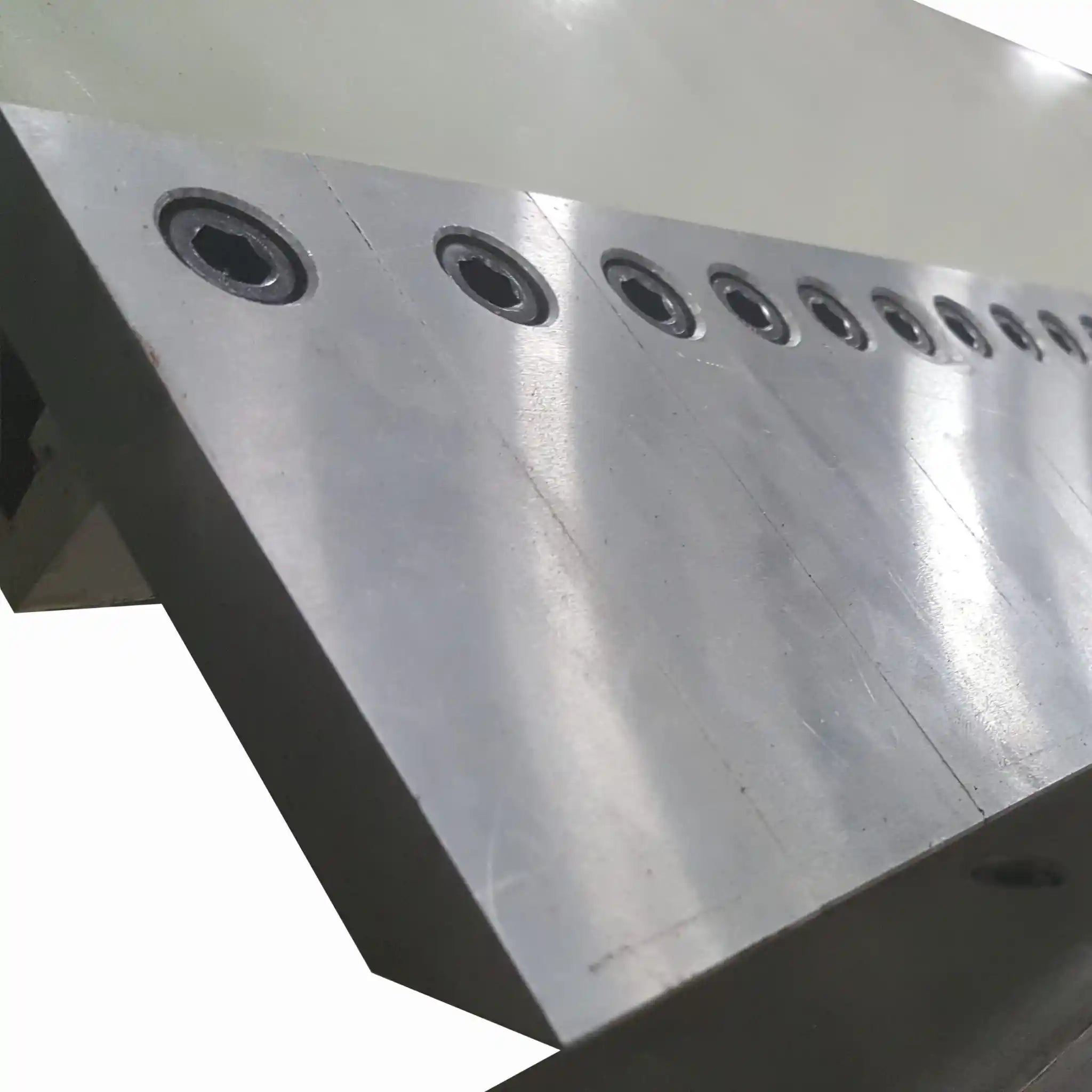 A up close image of the top fingers installed on the Baileigh BB-5014F