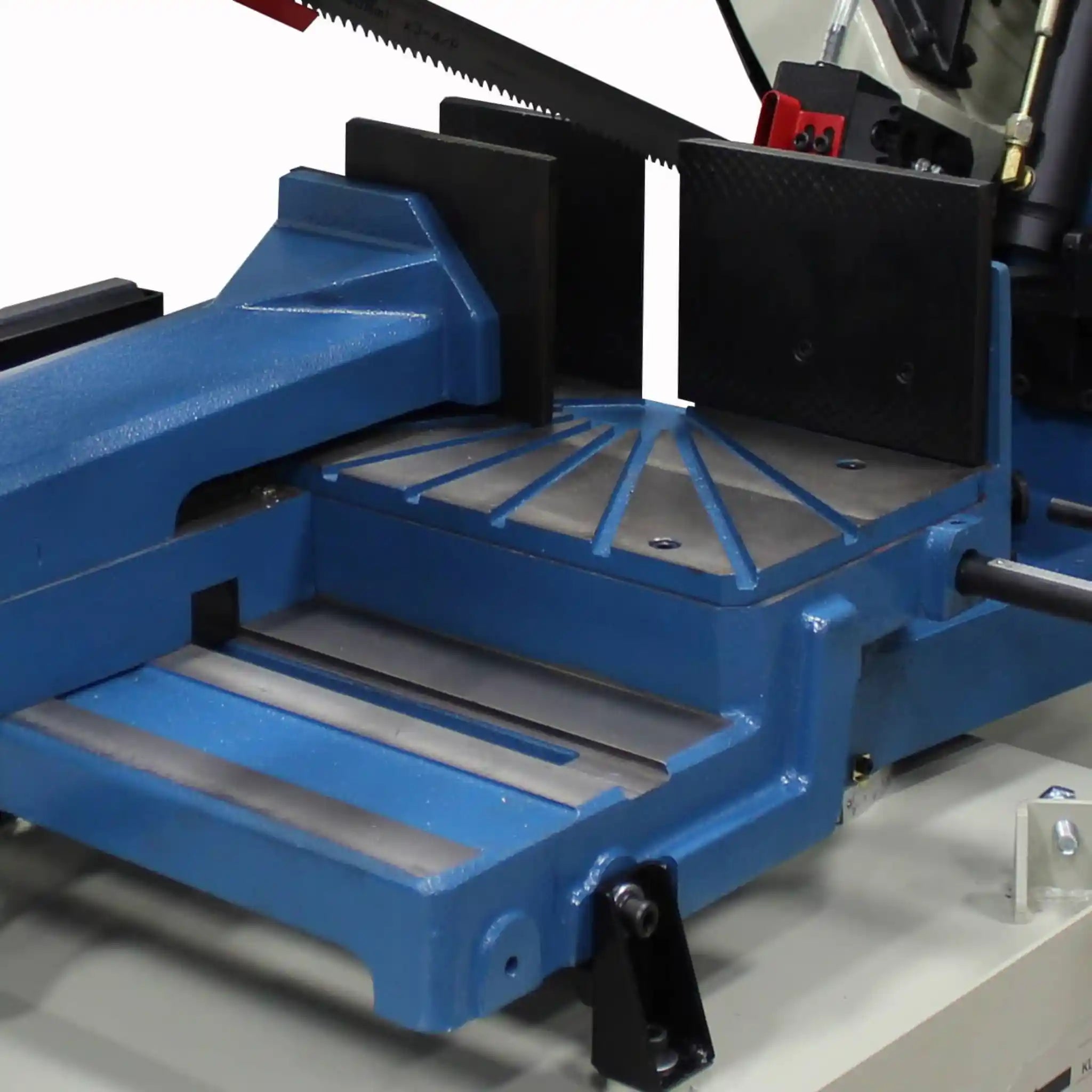 Up close image of the blade, cutting deck and vise on the BS-350SA band saw