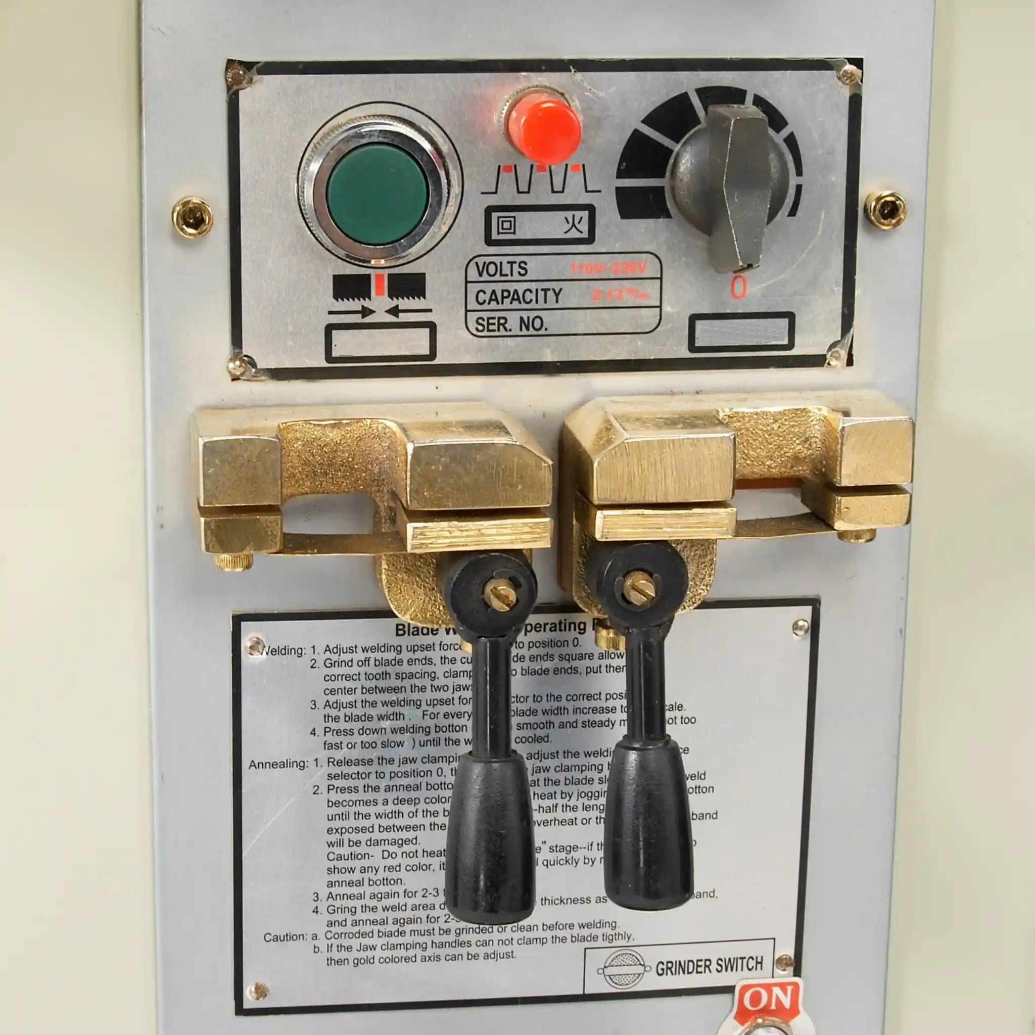 A image showing the BSV-24 bandsaw controls, the bandsaw is manufactured by Baileigh