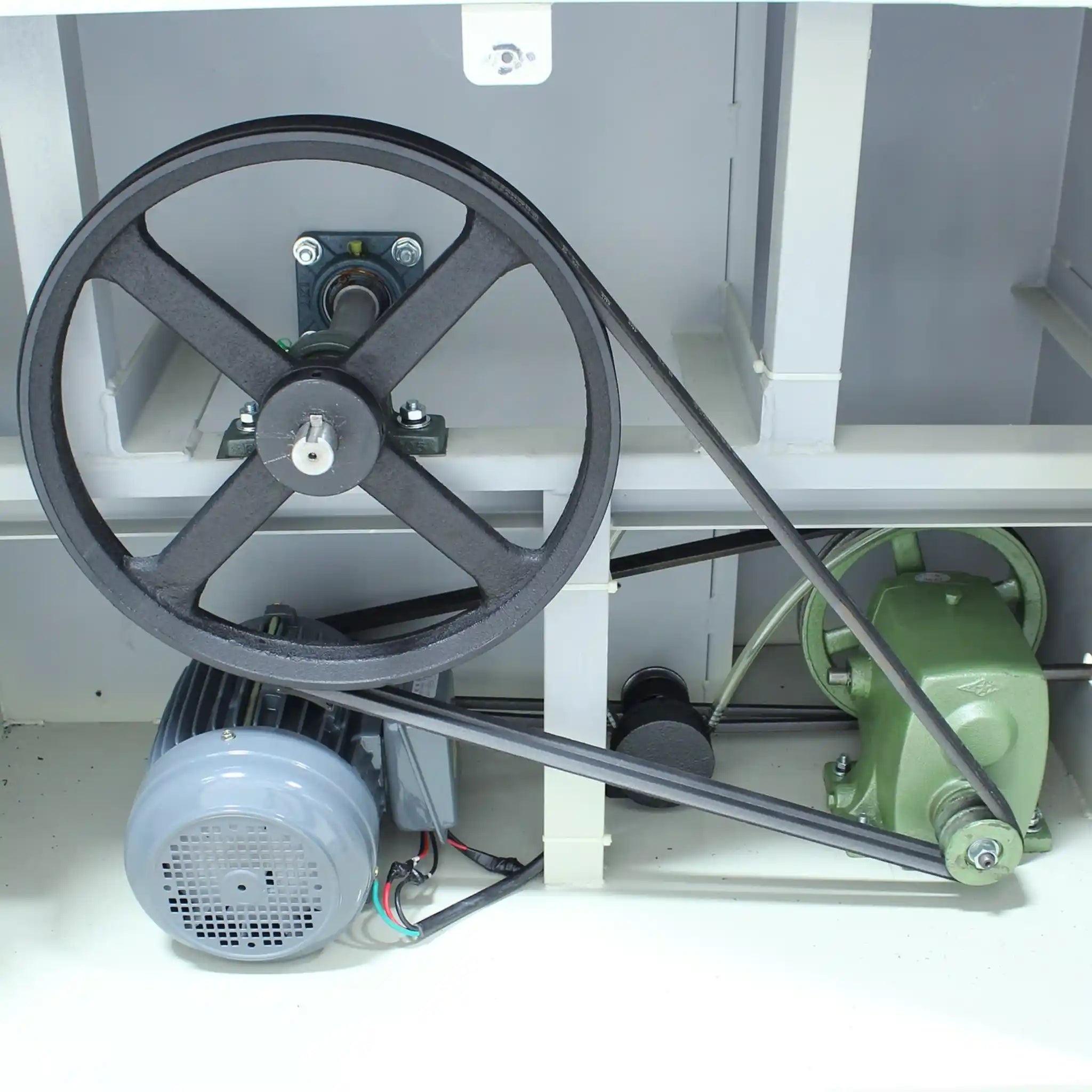A image showing the internal motors on the Baileigh BSV-24 vertical bandsaw