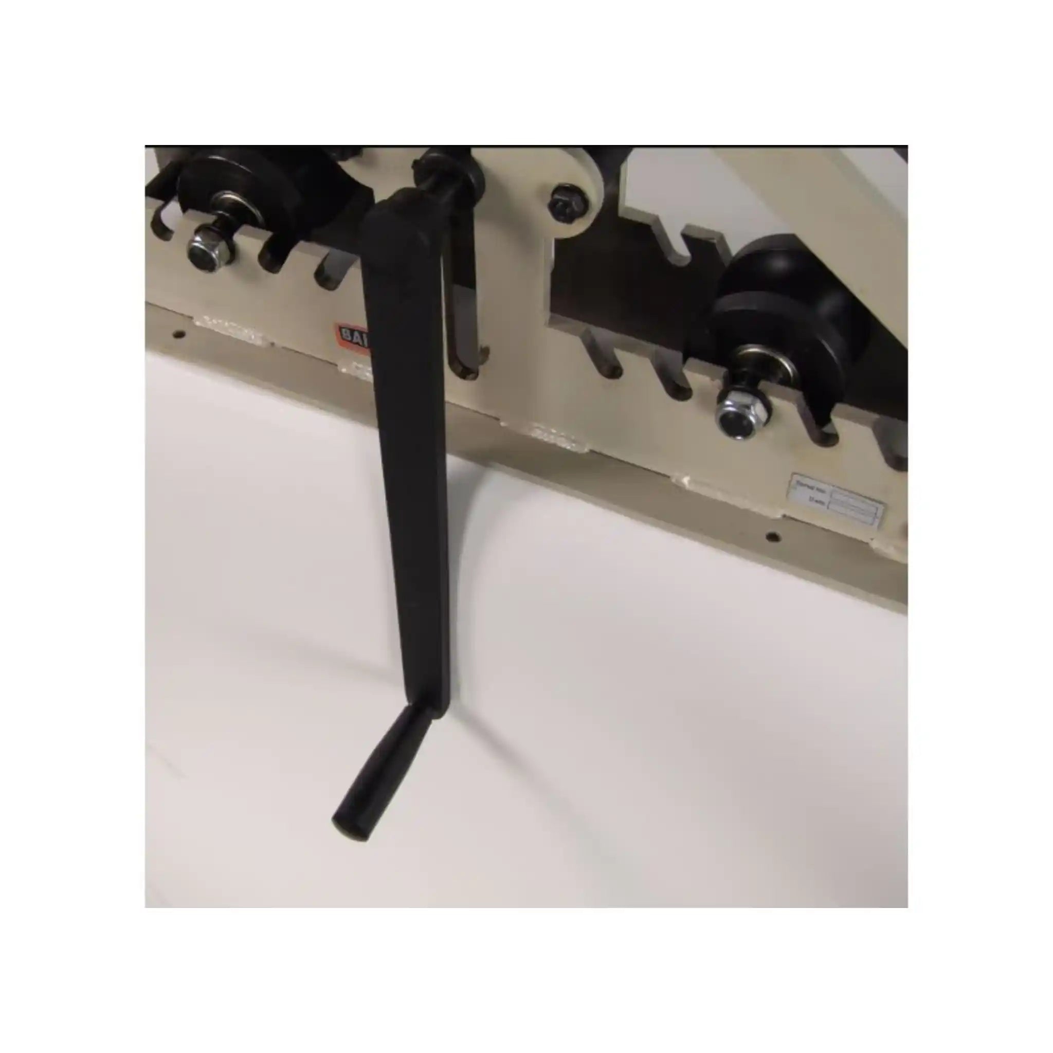 A up close image of the manual handle for the Baileigh R-M7