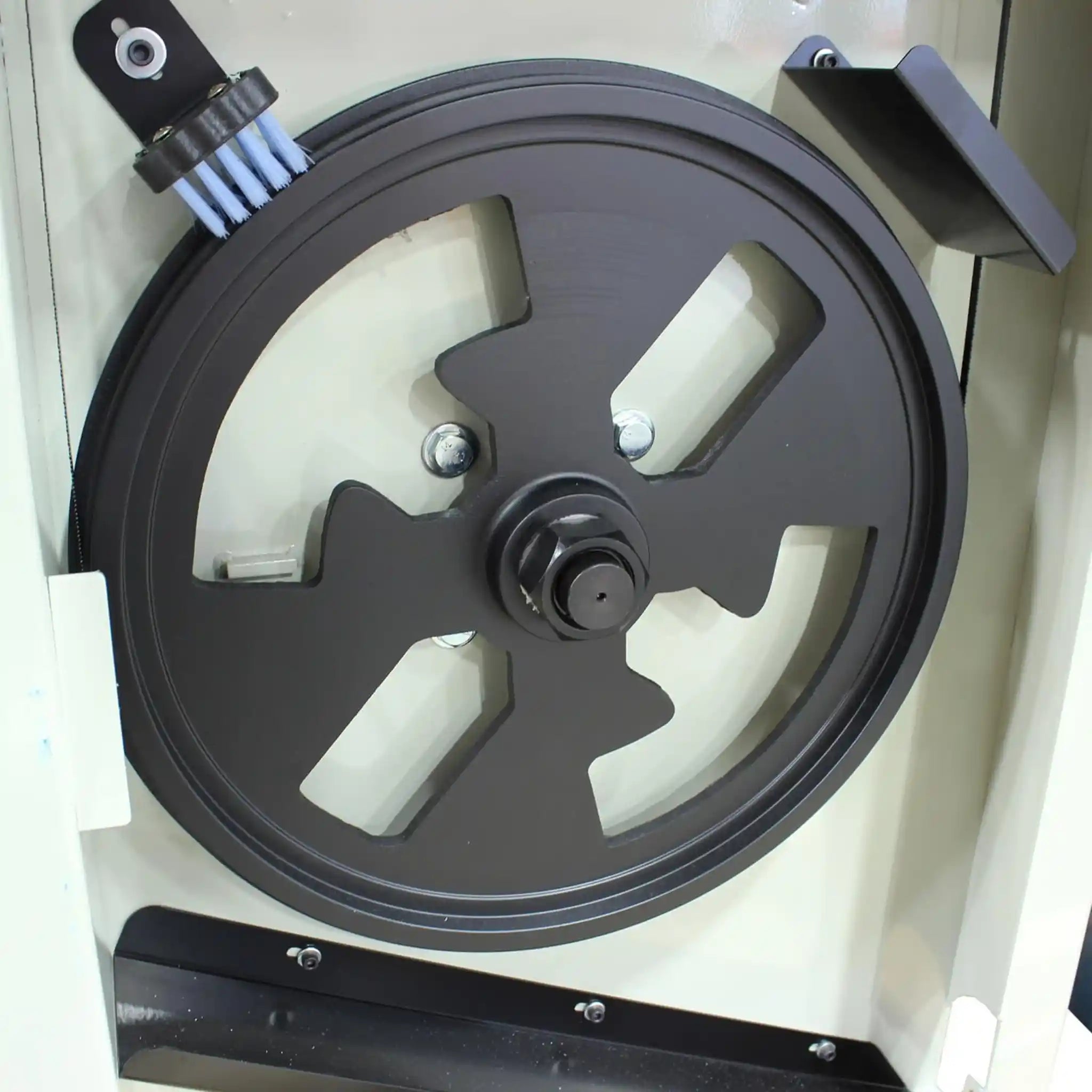 A image showing the band saw wheel and brush on the Baileigh BSV-16