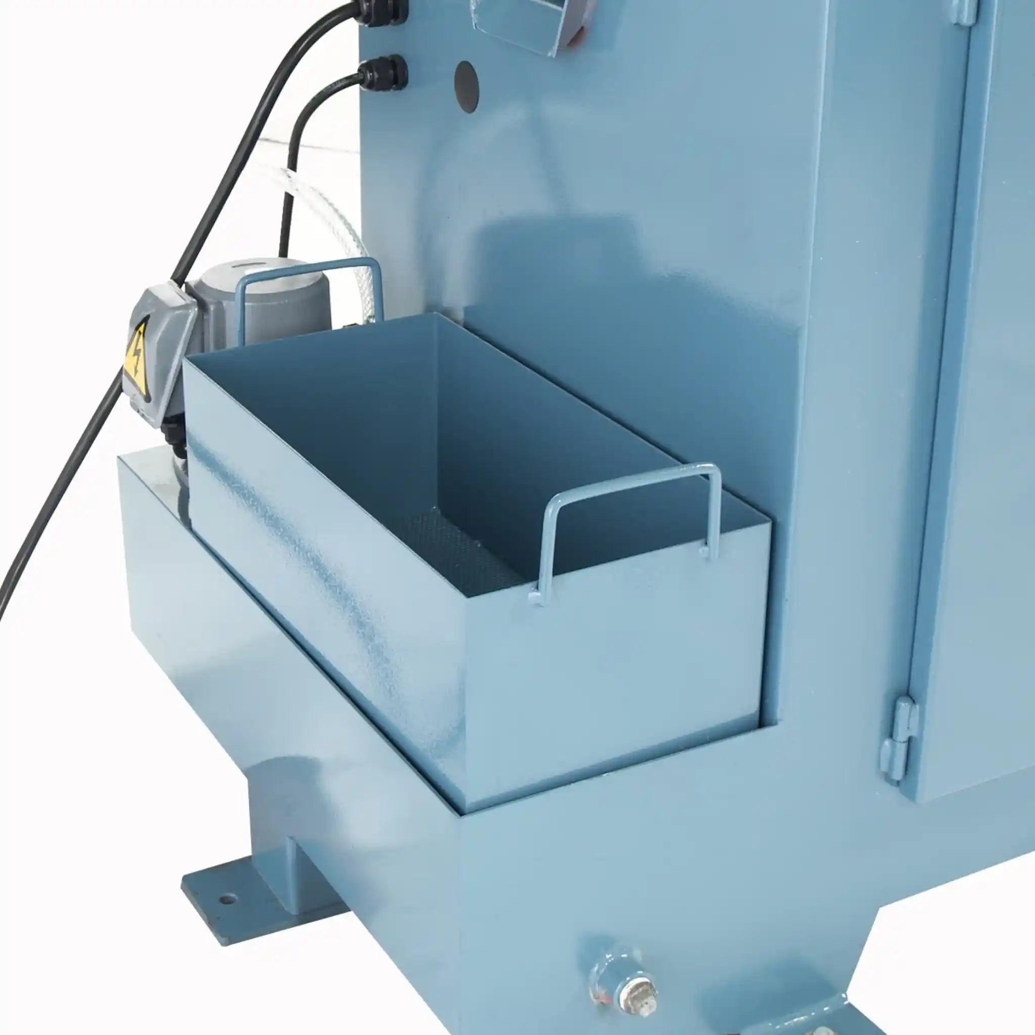 A image showing a great feature of the Baileigh CS-350M cold saw, it shows the chip collection tray which collects the chips from the cutting material
