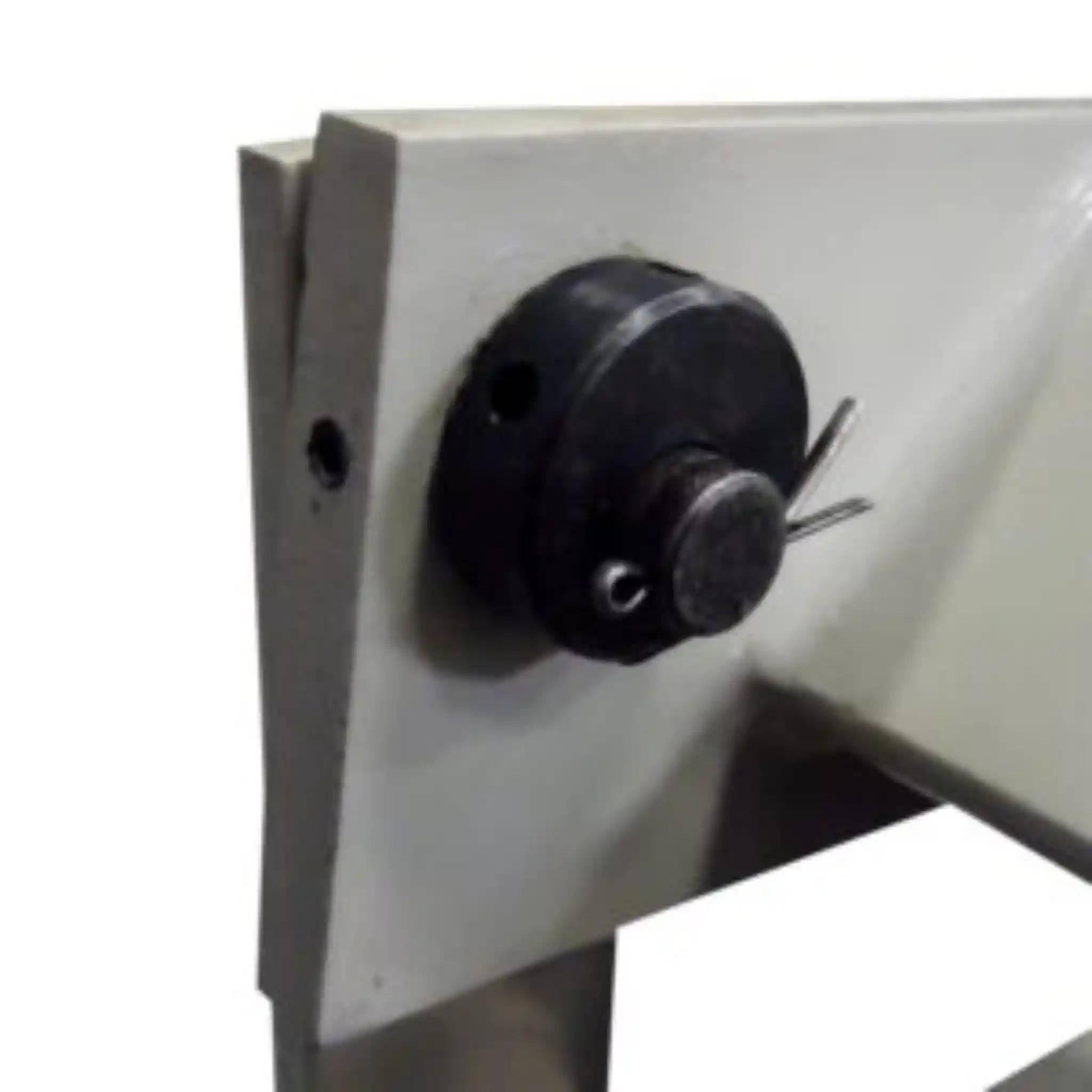 A up close image of the locking mechanism on the BB-4816E by Baileigh