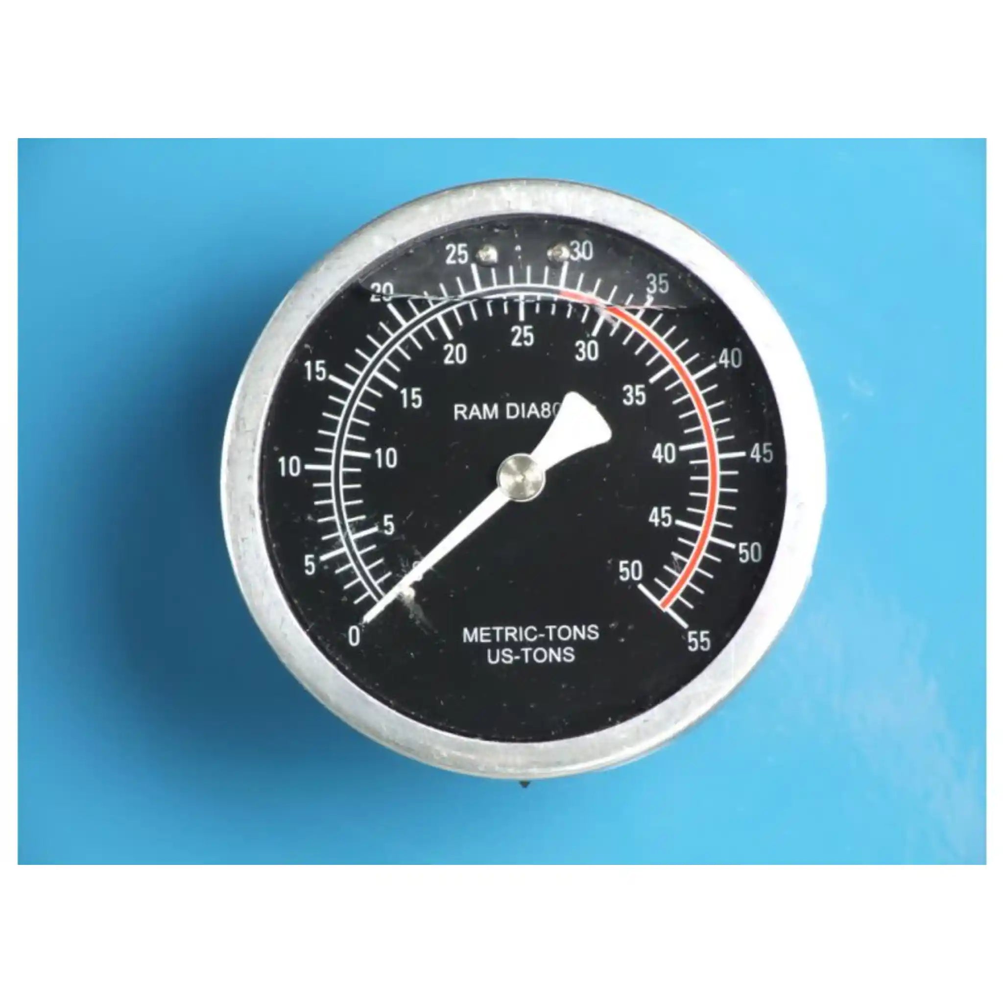 A up close image of the pressure gauge on the Baileigh HSP-30A press