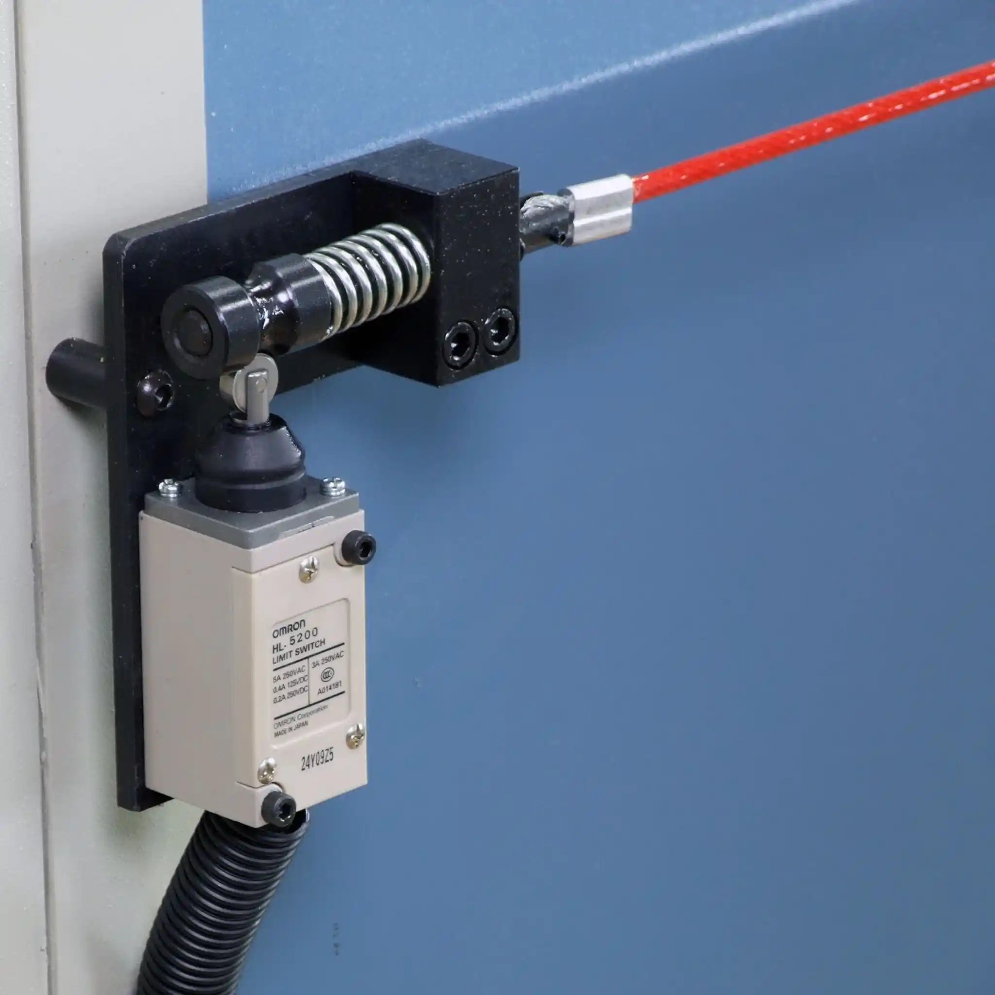 A image of the safety control switch on the Baileigh PR-514