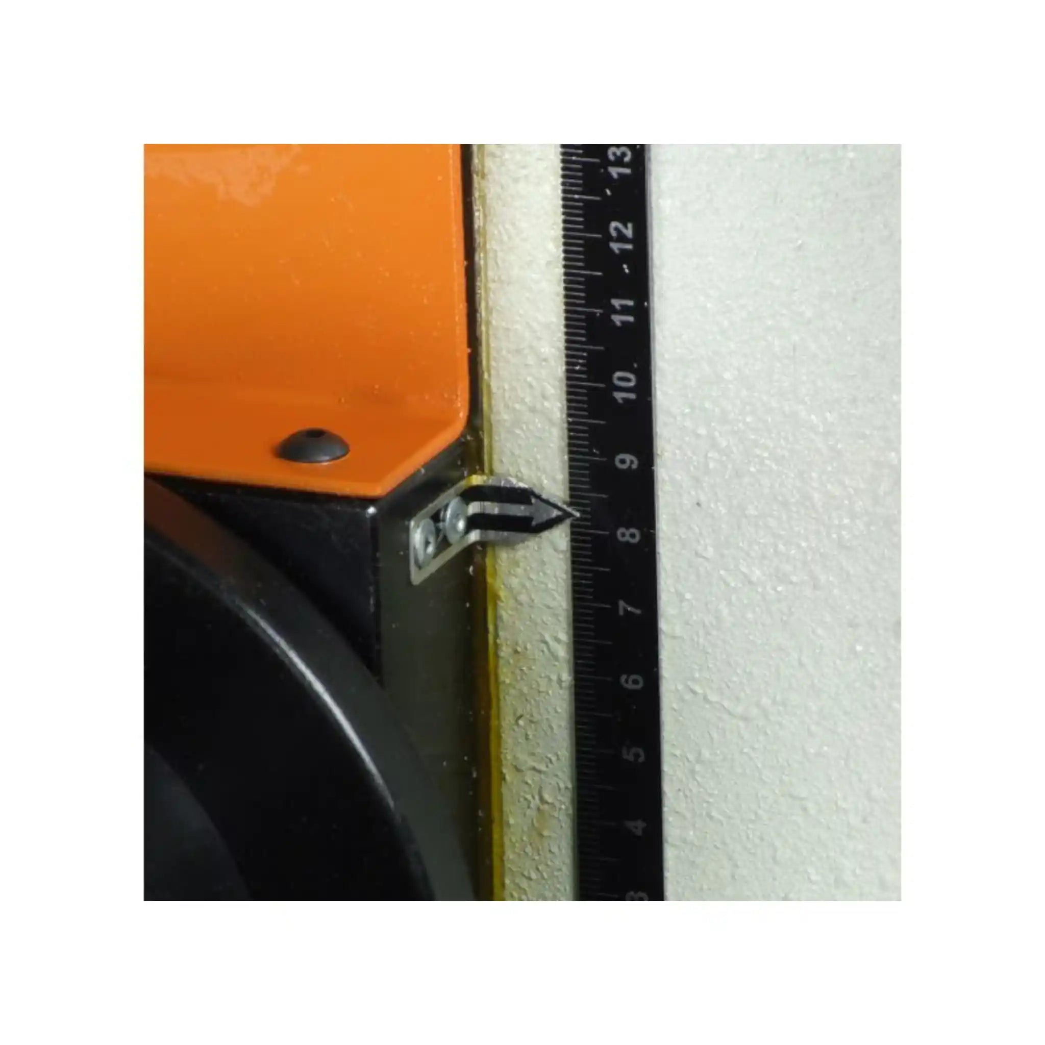 A image of the scale installed on the  R-M55 roll bender